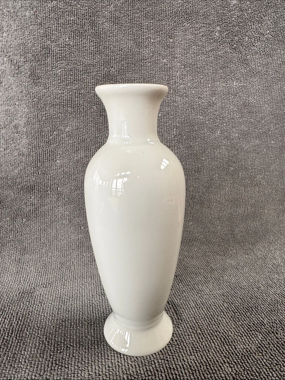 1985 Precious Moments White Bud Vase “The Earth is the Lord’s”